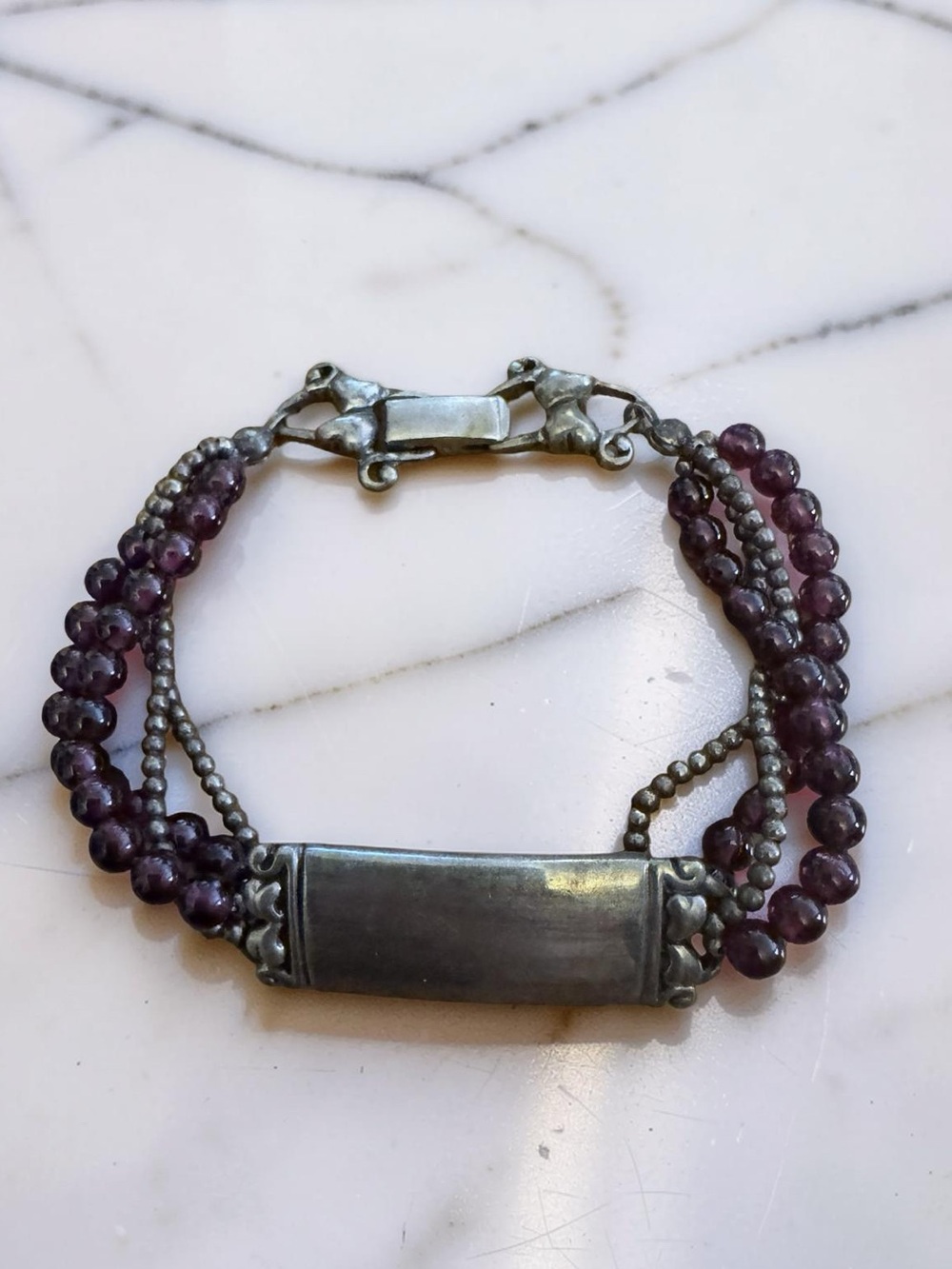 Silpada Múltiple Strand Garnet ID Bracelet